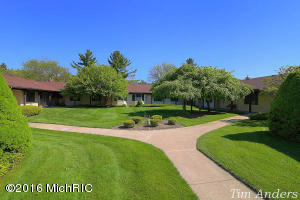 For Sale: 201 Bona Vista Dr NW #APT 21 Grand Rapids, MI 49504