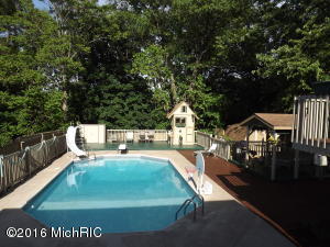 For Sale: 1064 Ida Ave NW Grand Rapids, MI 49504