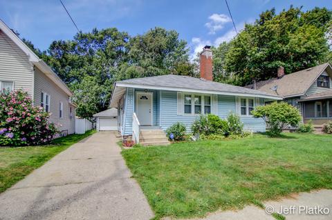 856 Lamberton St NE