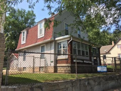 905 Oakdale SE