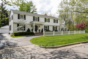 315 Gracewood Dr SE, Grand Rapids MI 49506
