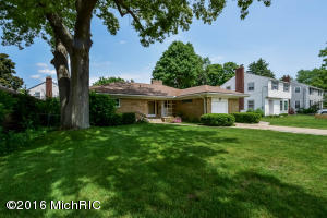 For Sale: 2065 Hall SE Grand Rapids, MI 49506