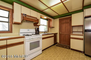 For Sale: 2065 Hall SE Grand Rapids, MI 49506