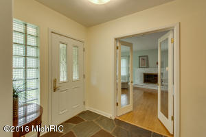 For Sale: 2906 Elmwood Dr SE Grand Rapids, MI 49506