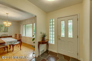 For Sale: 2906 Elmwood Dr SE Grand Rapids, MI 49506