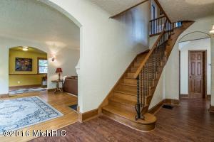 549 Rosewood Ave SE