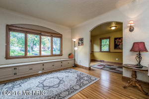 549 Rosewood Ave SE
