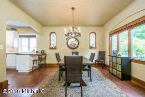 549 Rosewood Ave SE