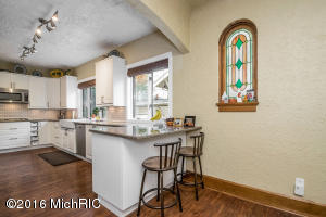 549 Rosewood Ave SE