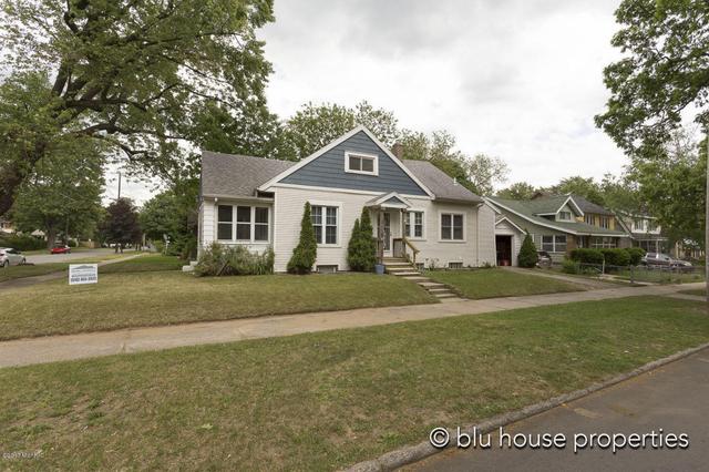 920 Burton St SE