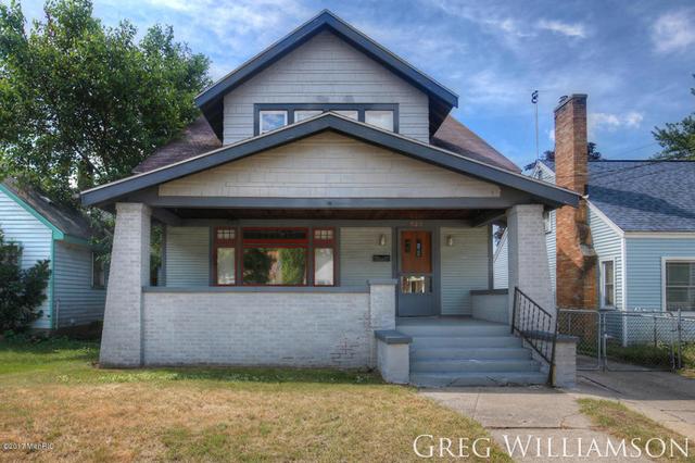 920 Burton St SE