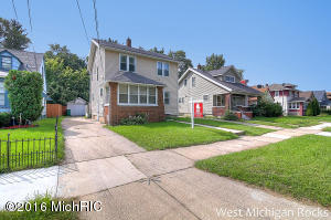 838 Ballard St SE