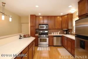 For Sale: 2173 Knickerbocker St SW Wyoming, MI 49519