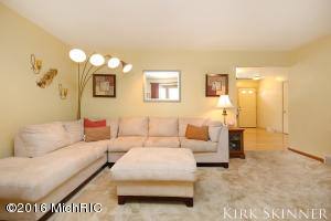 For Sale: 2173 Knickerbocker St SW Wyoming, MI 49519