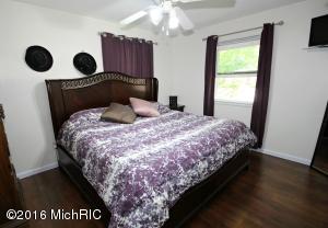 For Sale: 3645 Hazelwood SW Wyoming, MI 49519