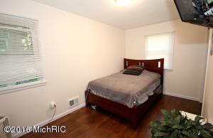For Sale: 3645 Hazelwood SW Wyoming, MI 49519