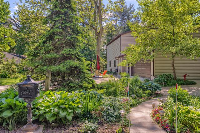 2550 Glencairin Dr NW