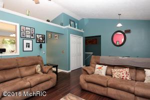 For Sale: 2650 Cornelia Ave NW Grand Rapids, MI 49544