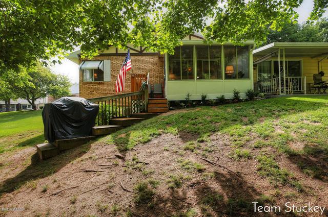 1262 Falling Brook Dr SE