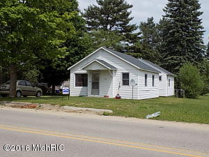 For Sale: 720 N Oak St Evart, MI 49631