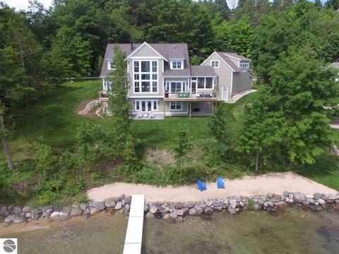 540 N Brandon Dr