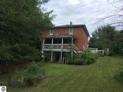 649 Autumnview Ln