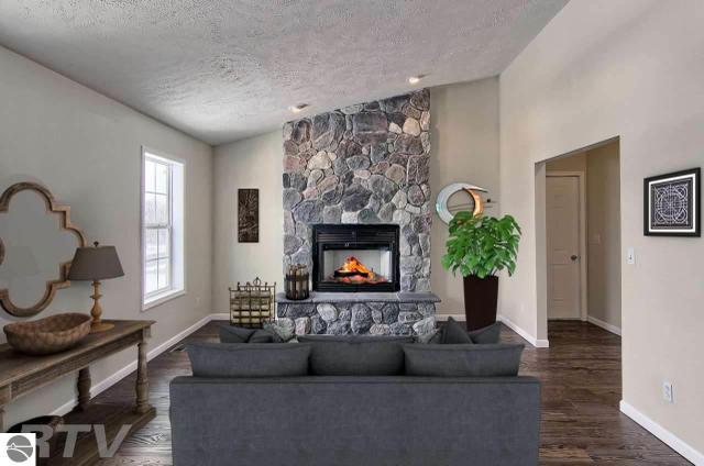1446 E Hammond