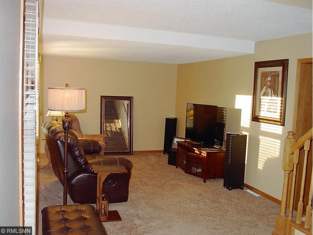 8884 Dunlap Ave