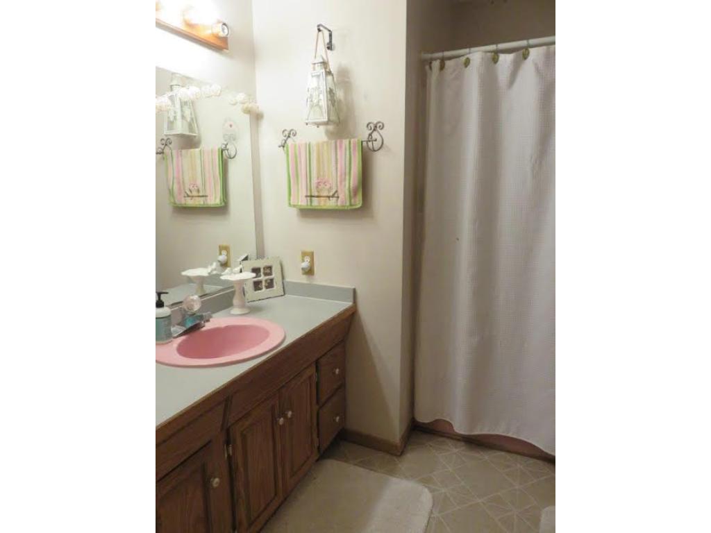 402 Horizon Dr SE