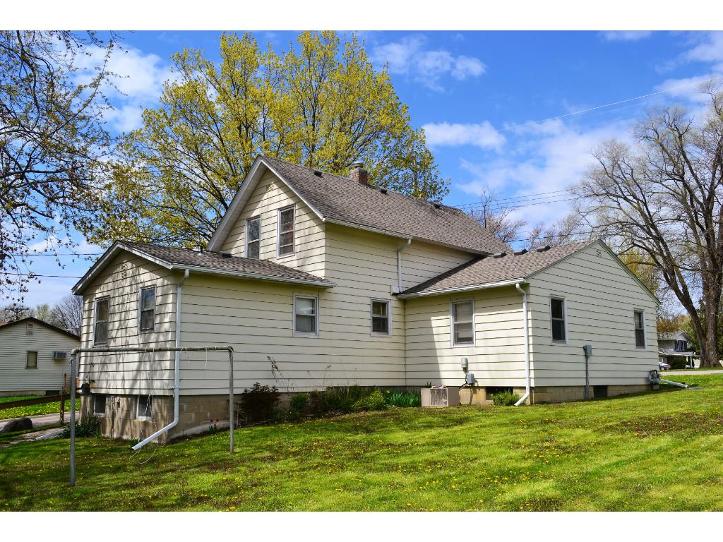 110 5th St NE