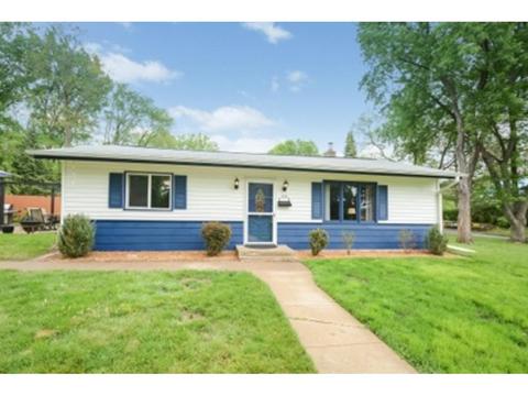1214 Martha St N