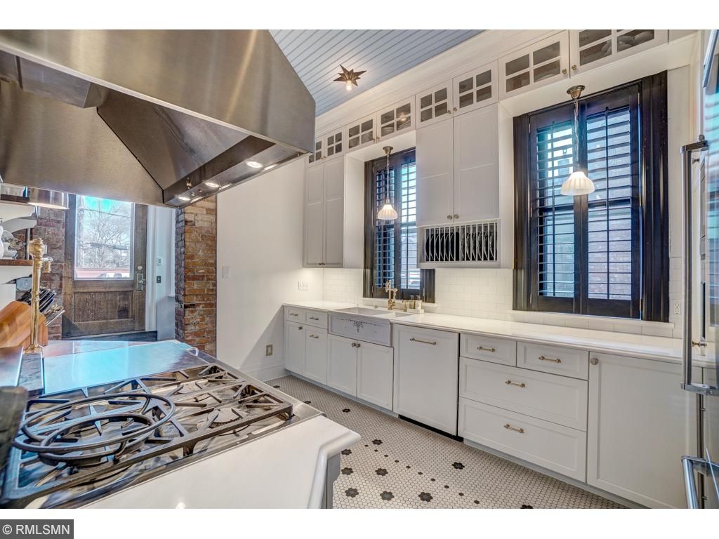 361 Pleasant Ave