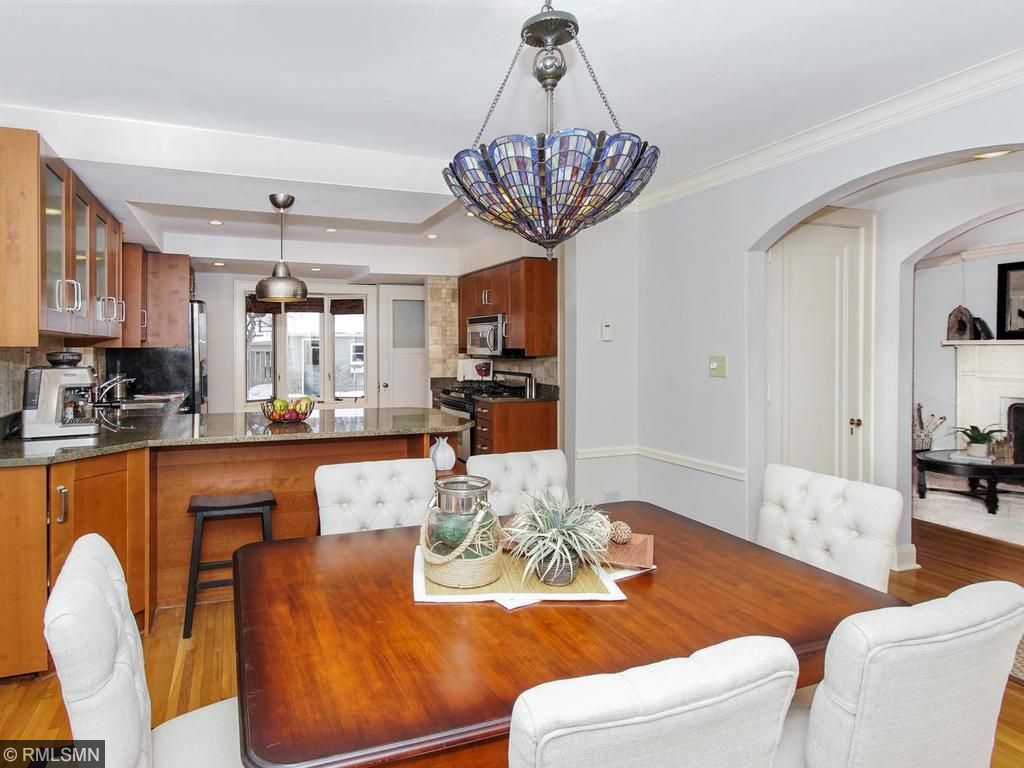 806 Lexington Pkwy S