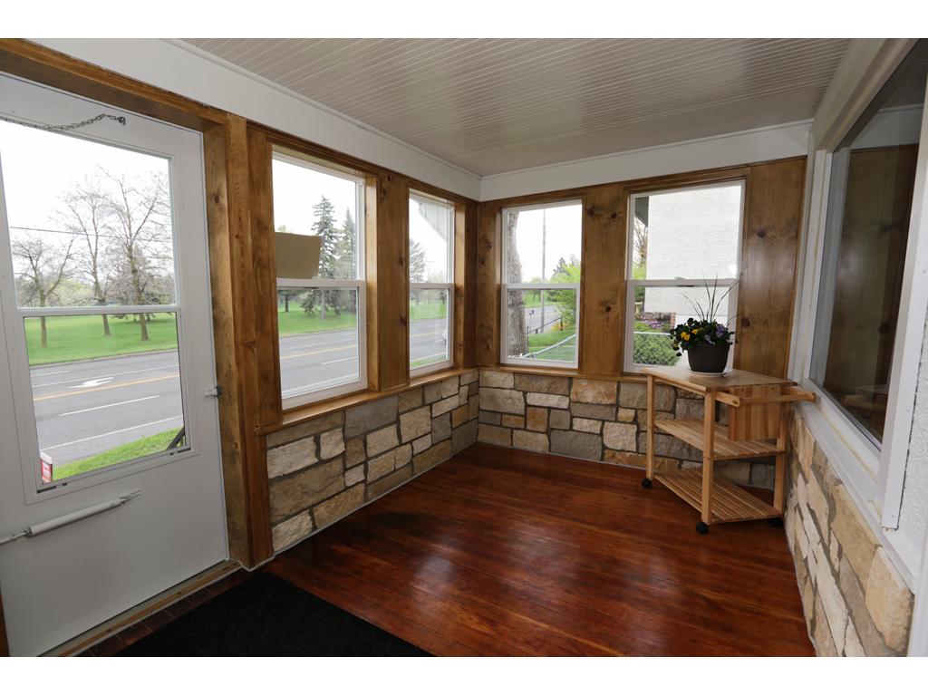 1571 Arcade St, Saint Paul MN 55106