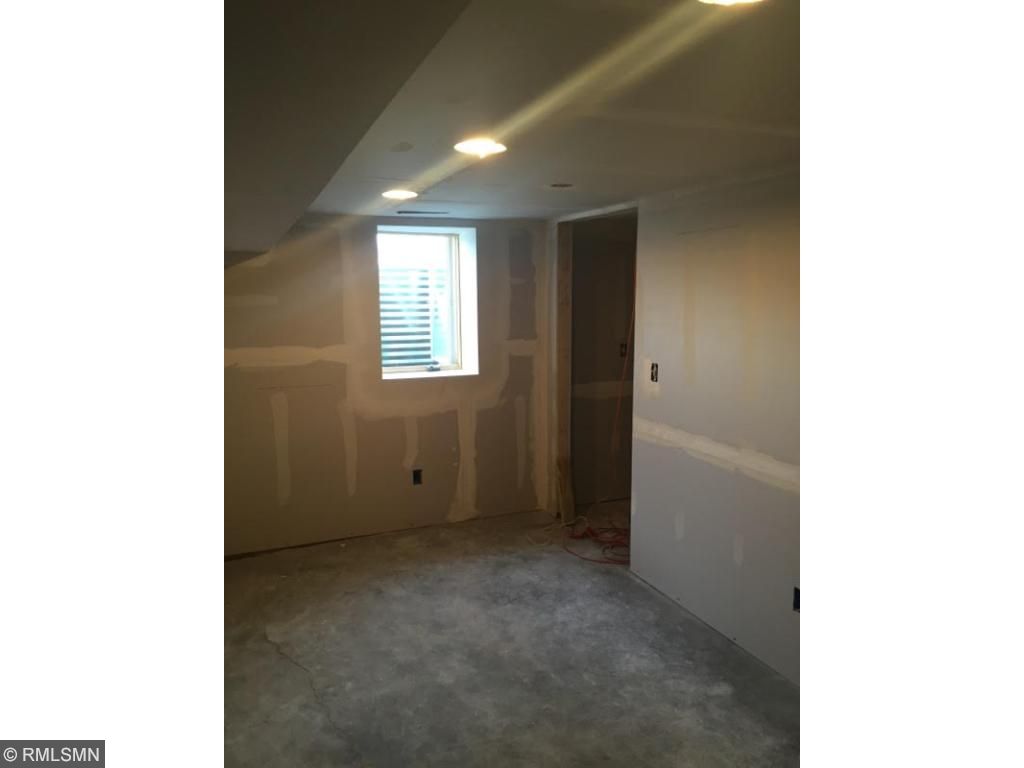 66 9th St E #1216