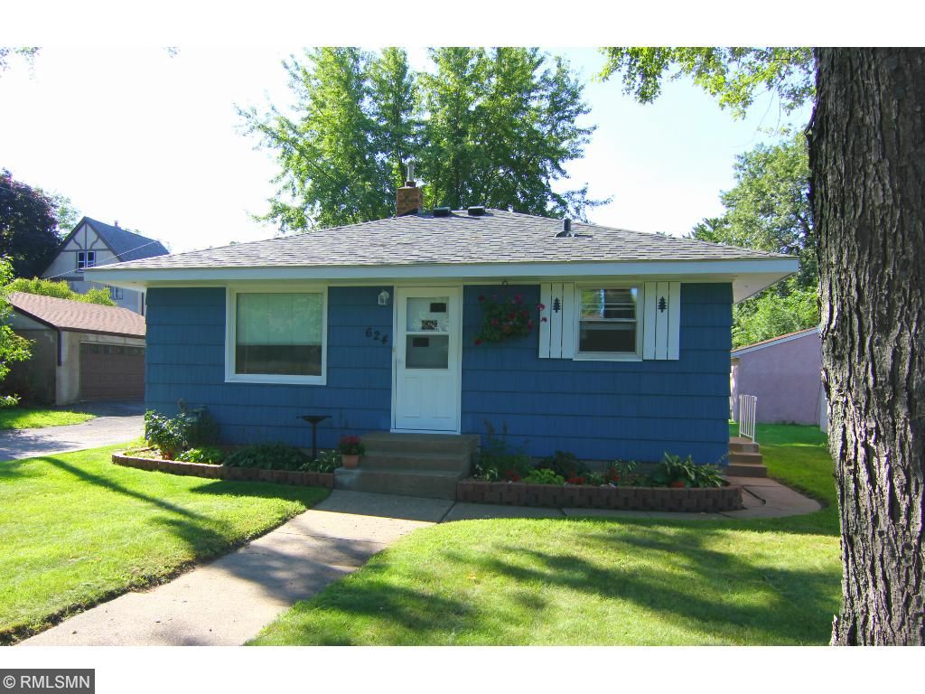 624 Larpenteur Ave E