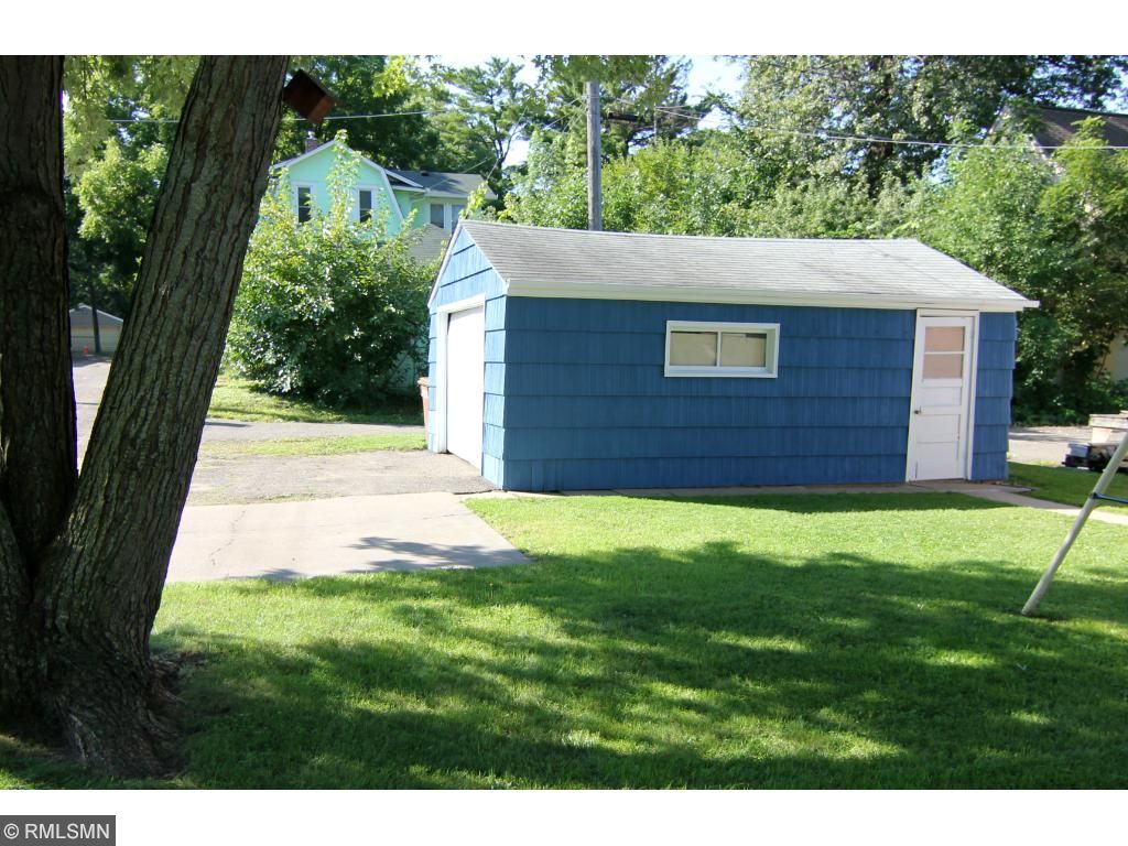 624 Larpenteur Ave E