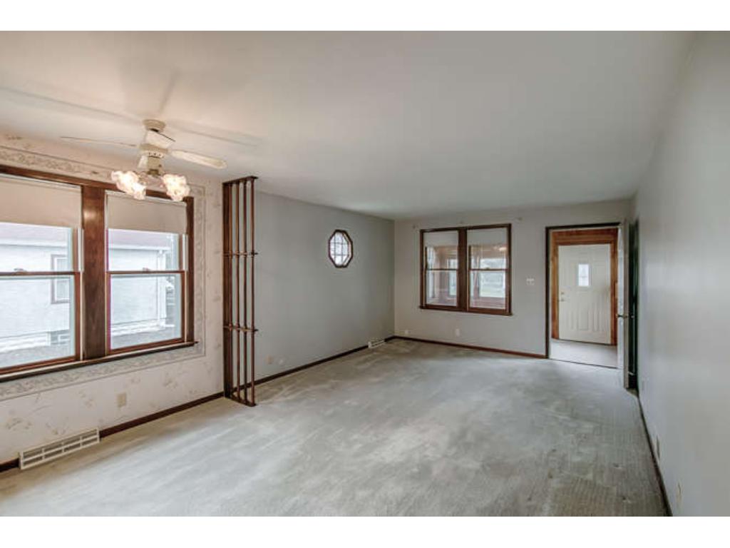 258 Bernard St E