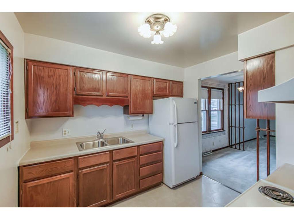 258 Bernard St E
