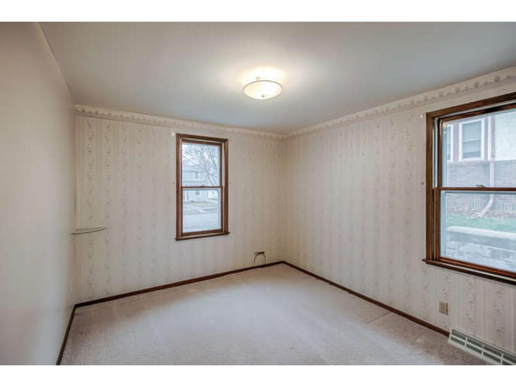 258 Bernard St E