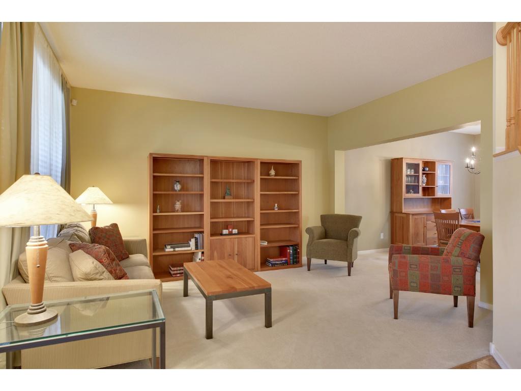 9216 Queensland Ln N Osseo, MN 55311