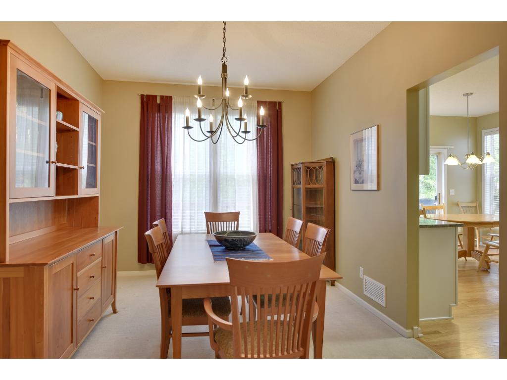 9216 Queensland Ln N Osseo, MN 55311