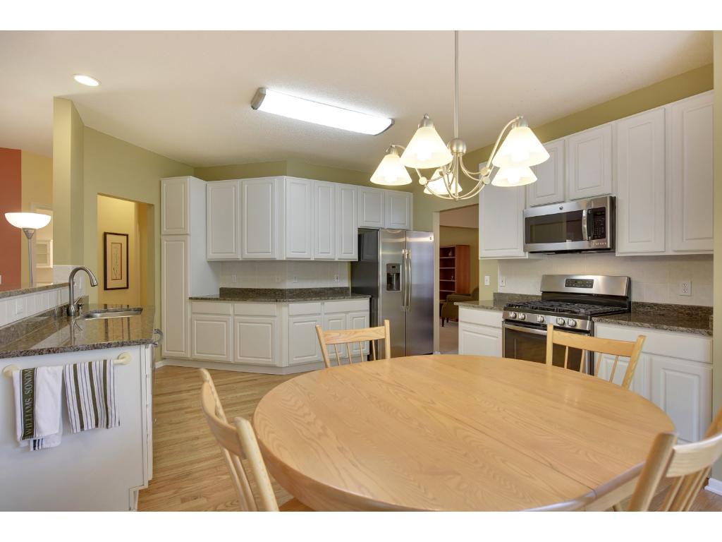 9216 Queensland Ln N Osseo, MN 55311