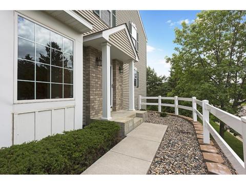 1261 Hillside Cir