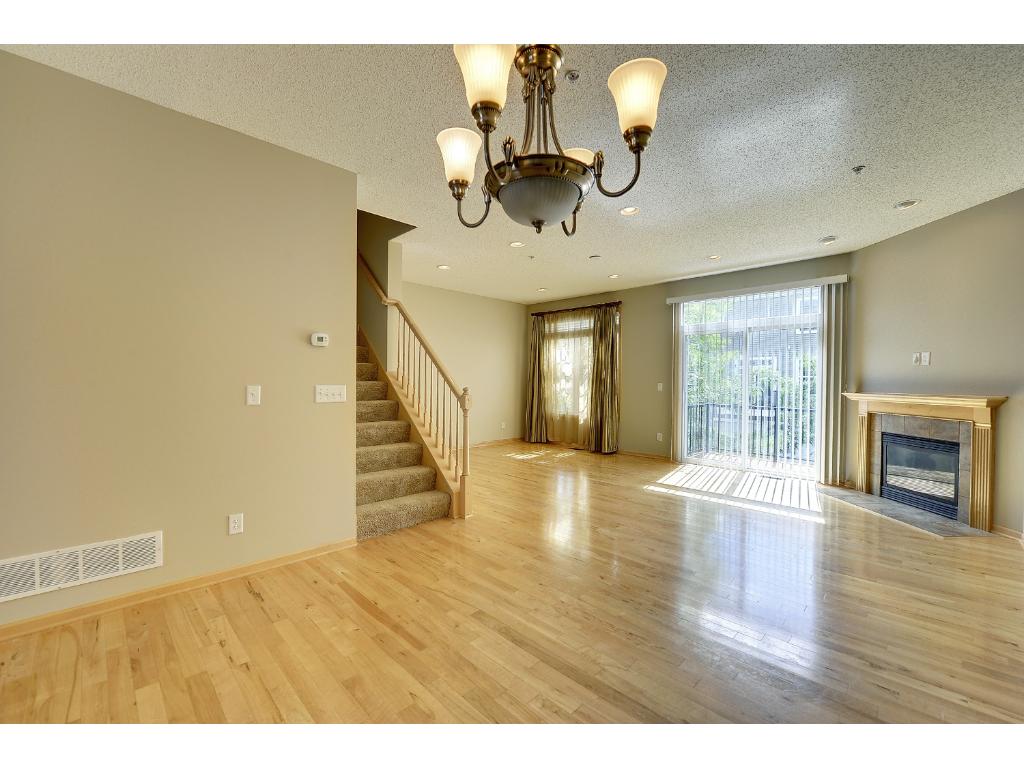 For Sale: 9985 Wildflower Dr Eden Prairie, MN 55347