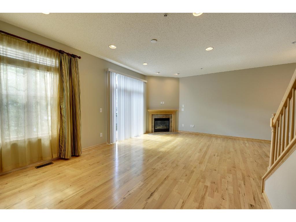 For Sale: 9985 Wildflower Dr Eden Prairie, MN 55347
