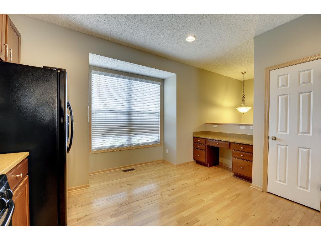 For Sale: 9985 Wildflower Dr Eden Prairie, MN 55347