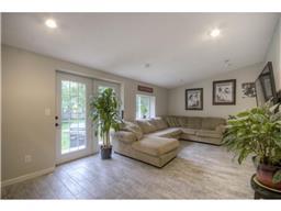 9427 Oriole Ln
