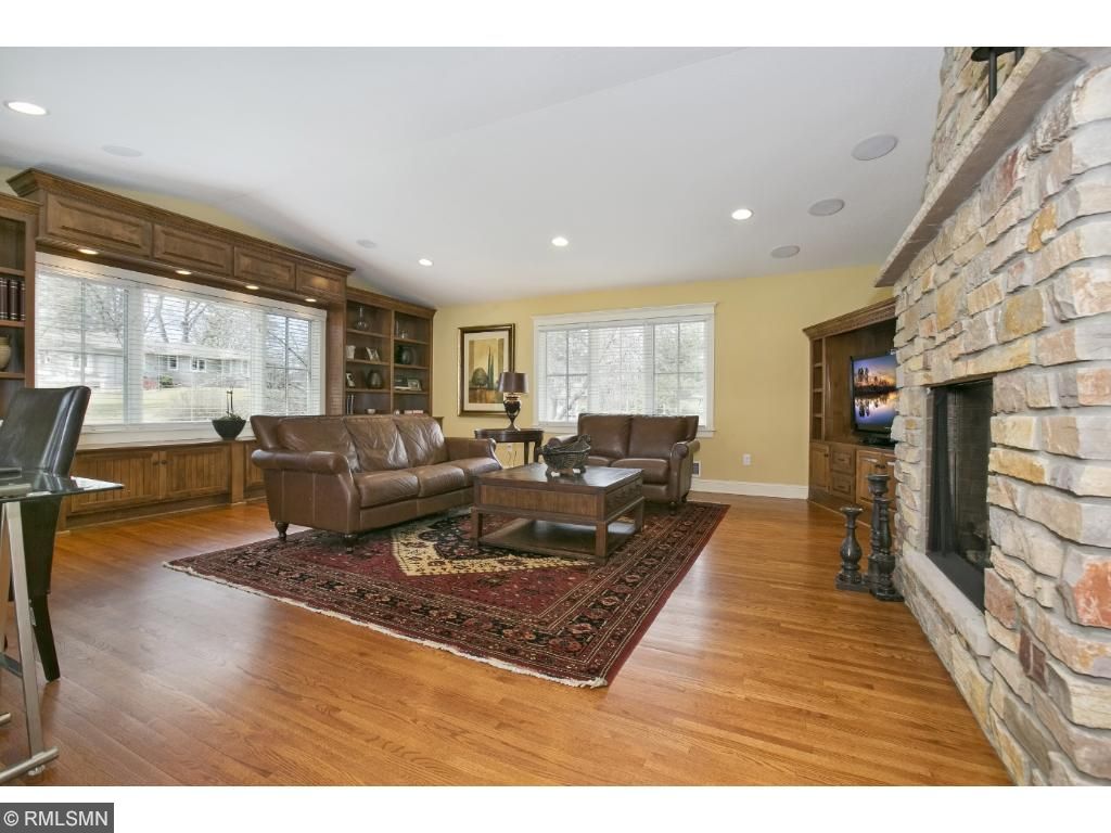 115 Chicago Ave S