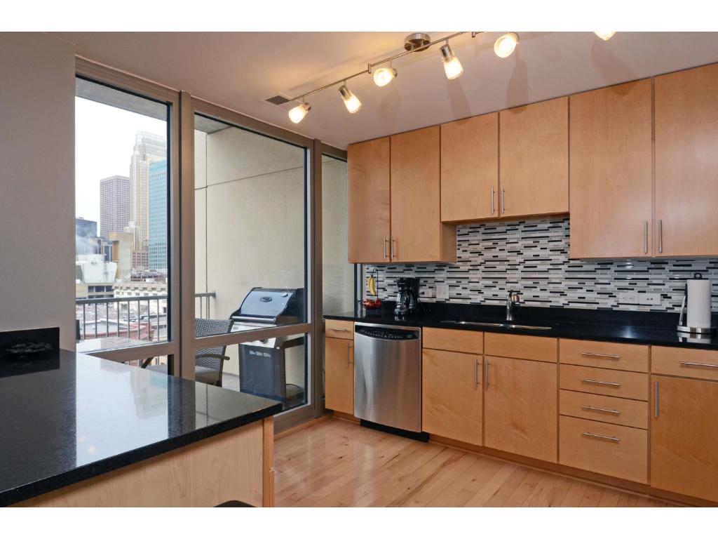 500 E Grant St #1806